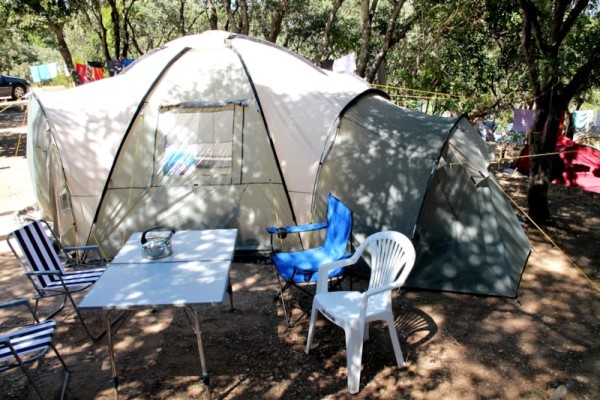 Tent pitch (including 2 person & 1 vehicle parked nearby) 2/5 Ppl. - Camping LA PRESQU'ILE DE GIENS