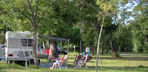 Family Pitch over 130m² 2/8 Ppl. - Camping de PEYROCHE