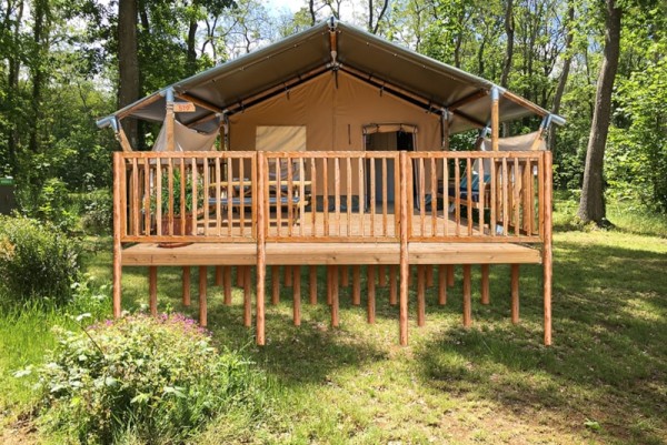 Lodge Safari WOOD tent for 5 people on stilts 5 Ppl. - Castel Camping Château de Chanteloup