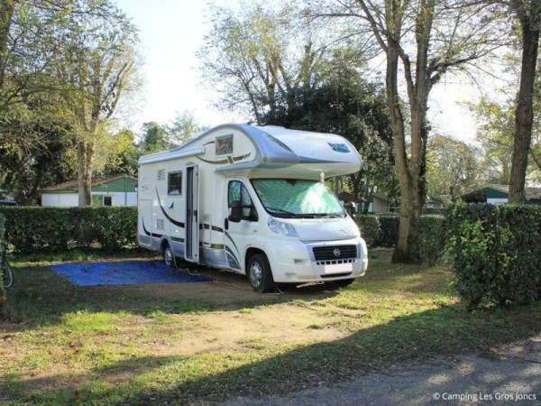 Pitch + Car 3 Ppl. - Airotel Camping LES GROS JONCS