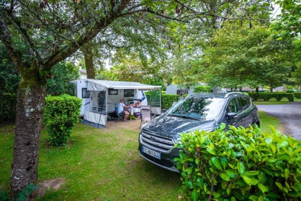 Pitch: car + tent/caravan 2/6 Ppl. - Camping Barétous-Pyrénées