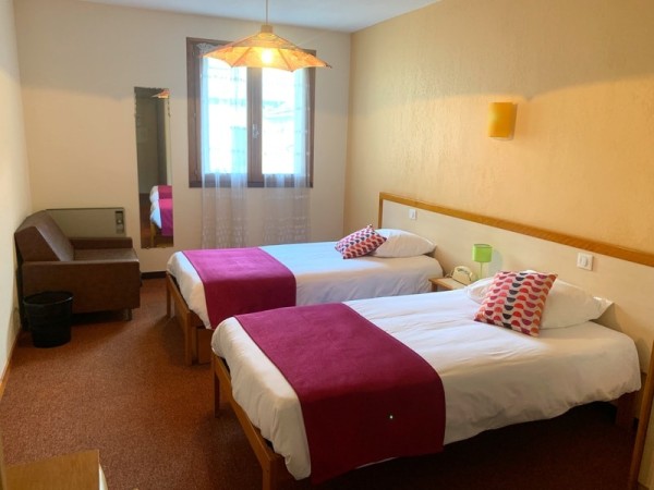 Room with 2 twin beds - 2 Ppl. - Camping Les CERISIERS