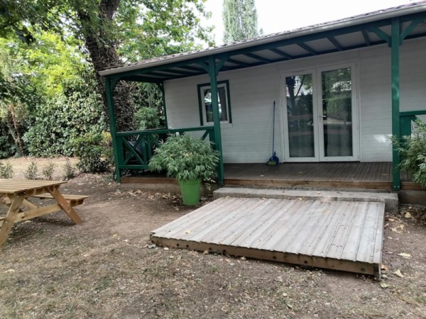 Chalet EPICEA confort 48m2,(3bedroom-6 pers) with covered terrace, air conditioning and wifi for short stay 1/6 Ppl. - Flower CAMPING LES FAUVETTES