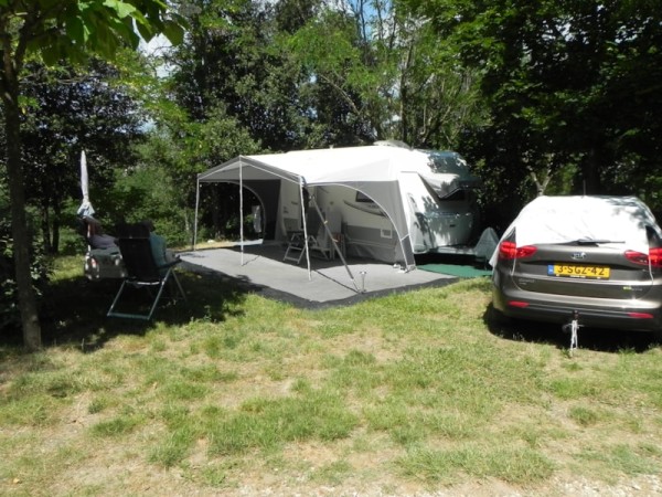 Pitch tent or caravan + 1 car 1/6 Ppl. - Camping LE CARPENTY