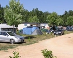 Comfort Package (1 tent, caravan or motorhome / 1 car / electricity 10A) 2/6 Ppl. - Flower Camping La Dourbie