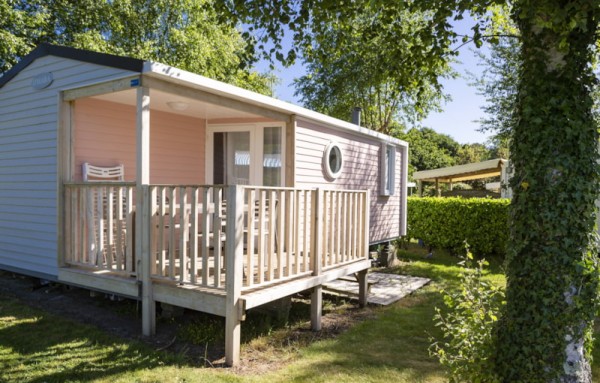 Mobil-home Standard 26m² - 2 chambres - terrasse semi-couverte - TV 4 Pers. - Flower Camping Le Kerleyou