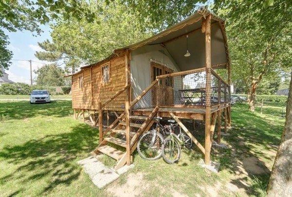 Cabane Lodge Bois sur pilotis CONFORT 38m² (2 chambres) dont terrasse couverte de 8m² 4 Pers. - Flower Camping Le Conleau