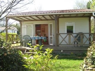 Chalet Grand Confort 26.5m² - sheltered terrace 12m² 4/6 Ppl. - Camping Le Moulin de Rambourg