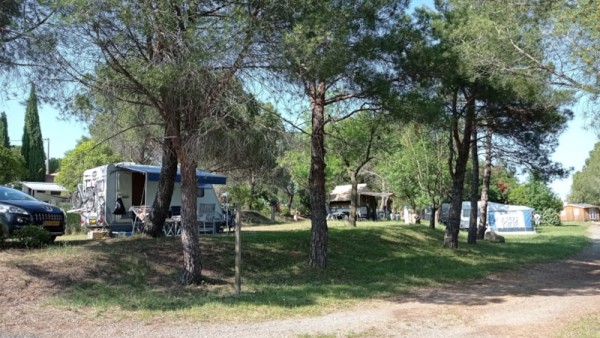 Pitch + 1 car + tent , caravan or camping- 2 Ppl. - Camping Les Terrasses