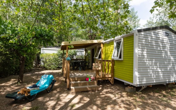 Family Premium - 3 bdrms (Saturday) - 4 adults max - Air-conditioned 6 Ppl. - Camping Ardèche Domaine de Gil