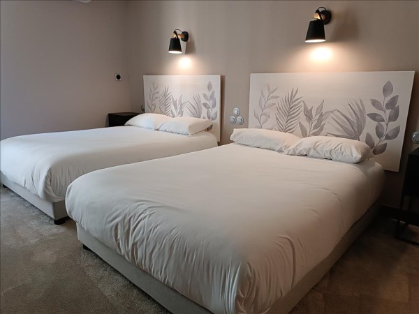 Chambre quadruple - 2 à 4 personnes - Contact Hôtel des Deux Moulins