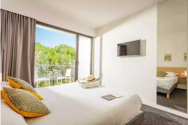 Chambre avec balcon vue pinède - Grand Hôtel du Golfe