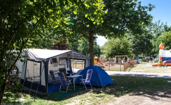 confort pitch with only electricity 2/6 Ppl. - Camping La Grande Tortue