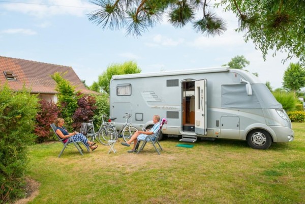 Stop Camping-car (3A) 1/2 Ppl. - Flower Camping Caravaning Les Aubépines